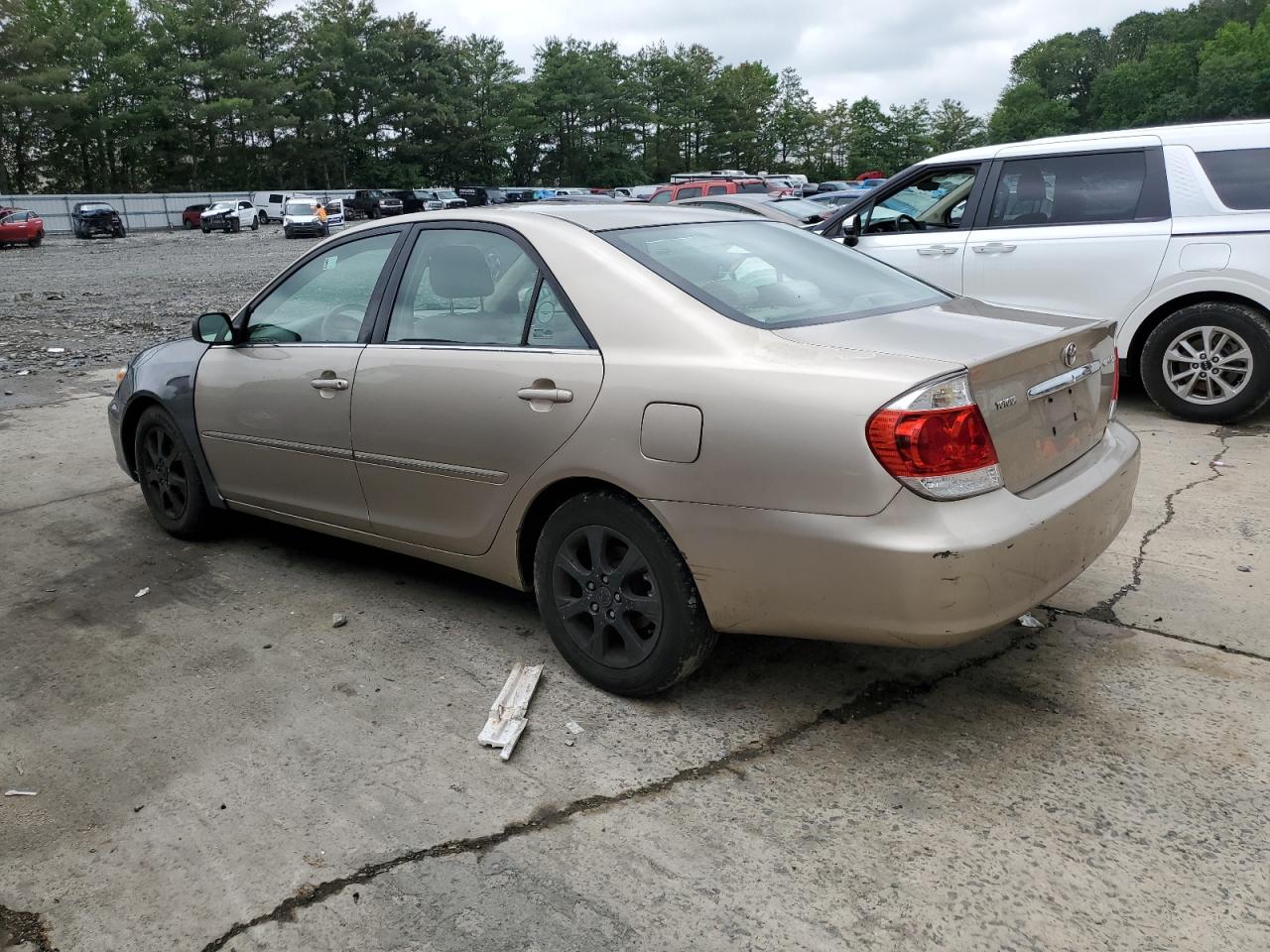 2005 TOYOTA CAMRY LE photo 2