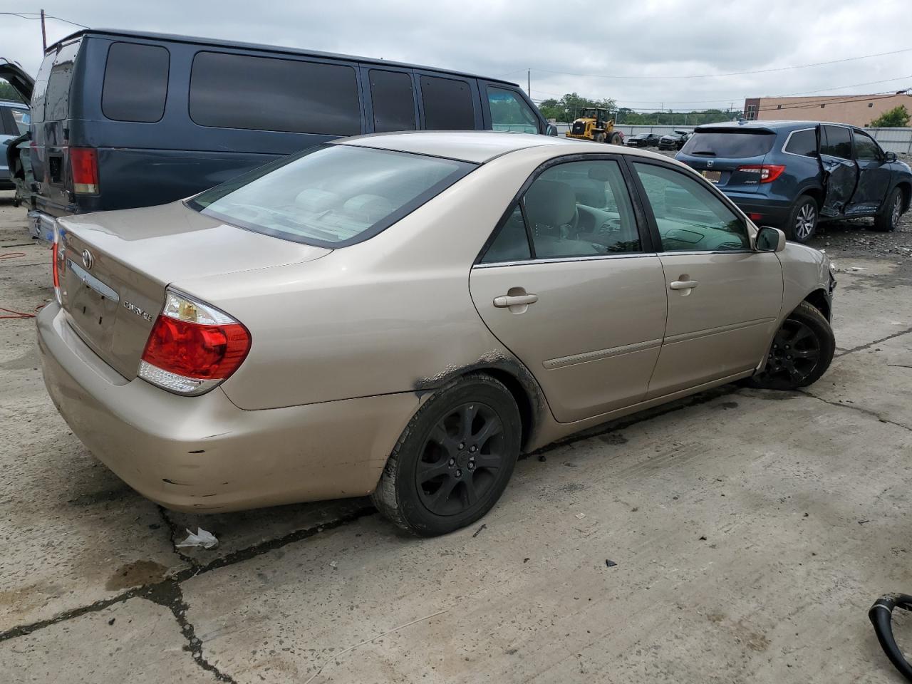 2005 TOYOTA CAMRY LE photo 3