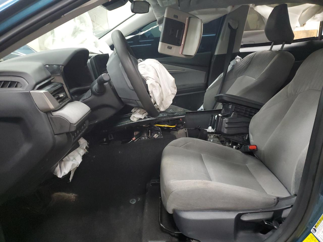 2025 TOYOTA CAMRY LE photo 13