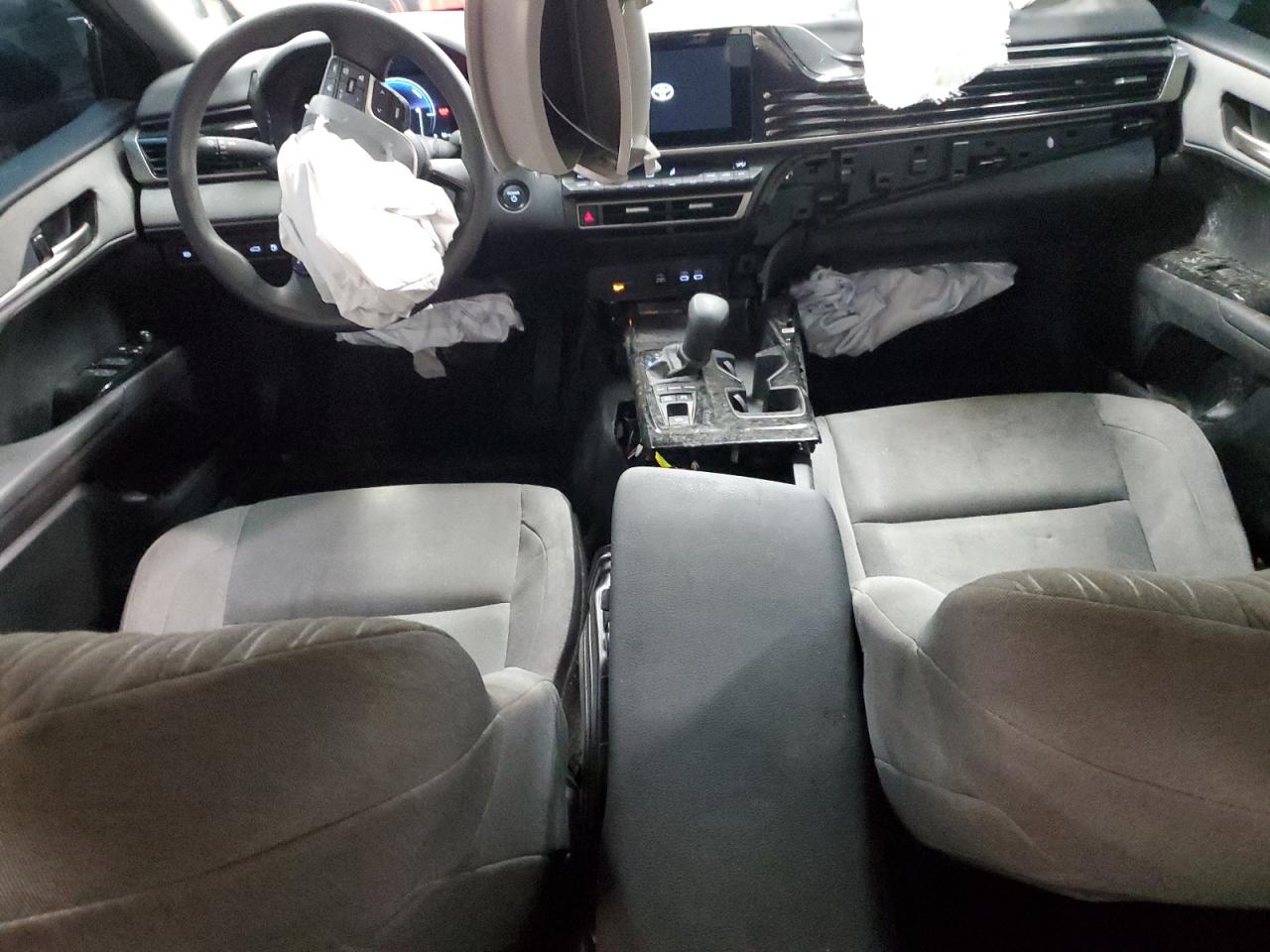 2025 TOYOTA CAMRY LE photo 15