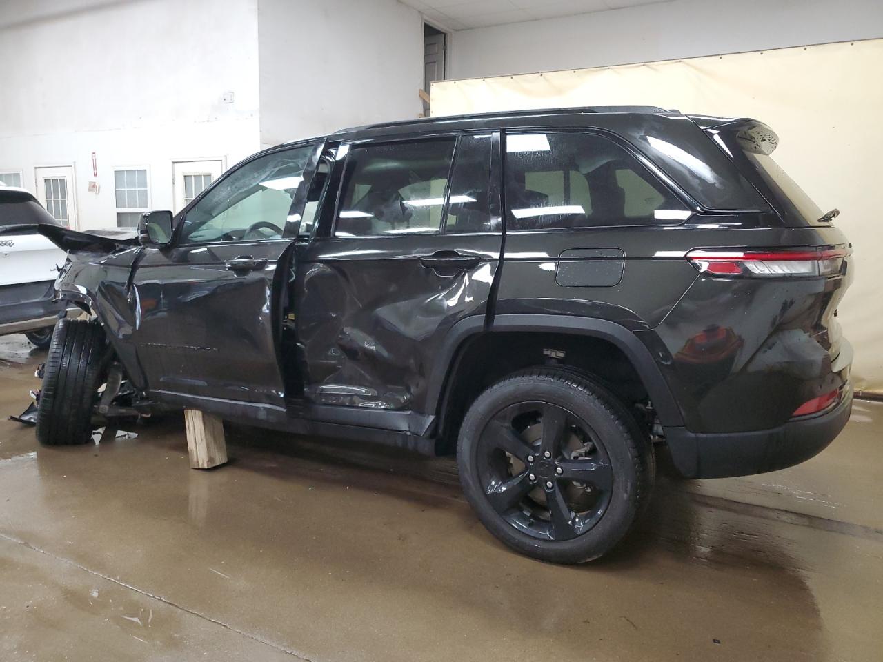 2024 JEEP GRAND CHEROKEE LIMITED photo 3