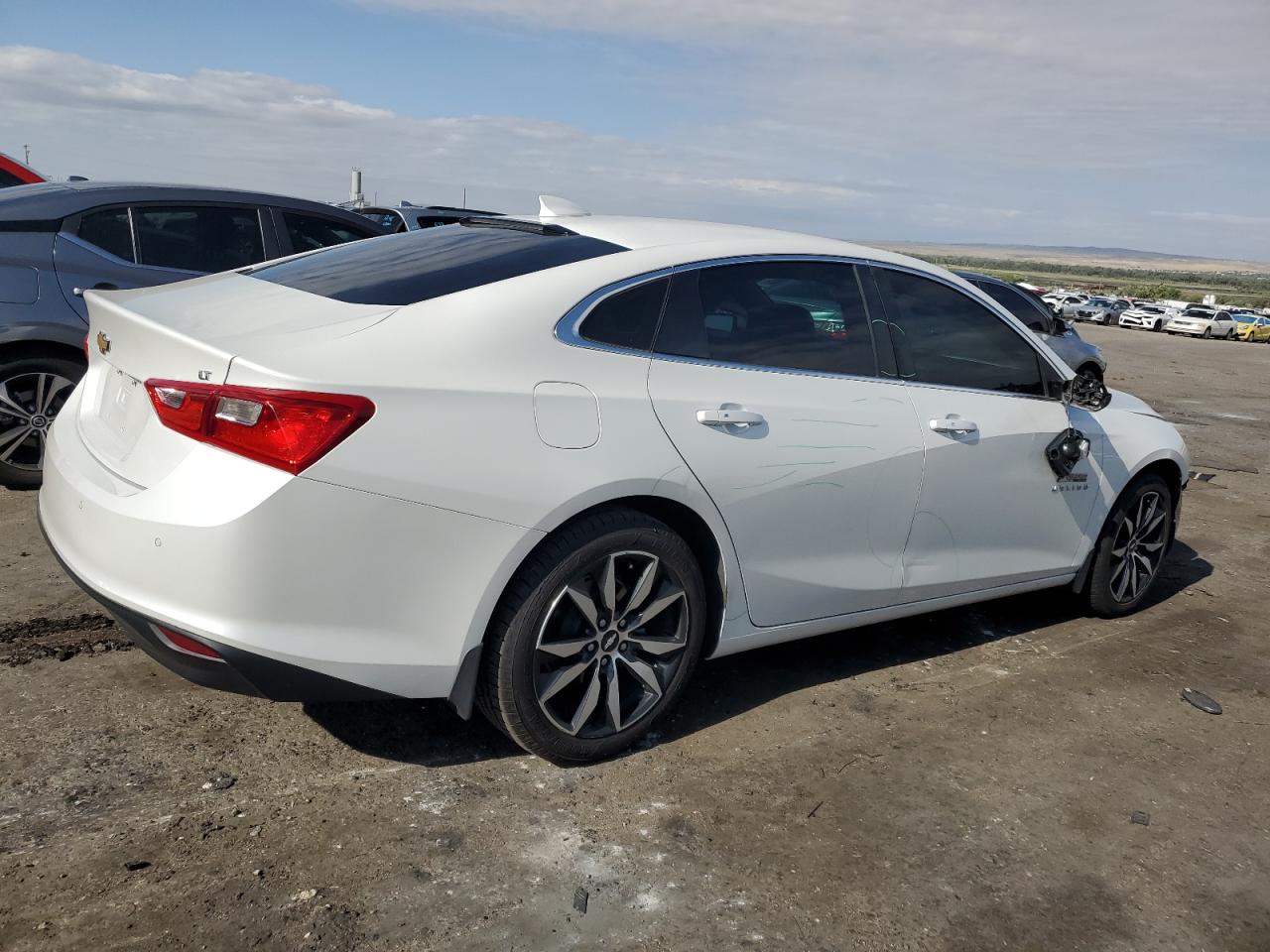 2017 CHEVROLET MALIBU LT photo 3