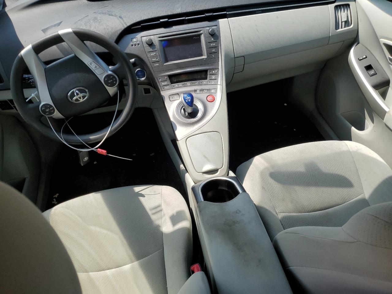 2013 TOYOTA PRIUS photo 8