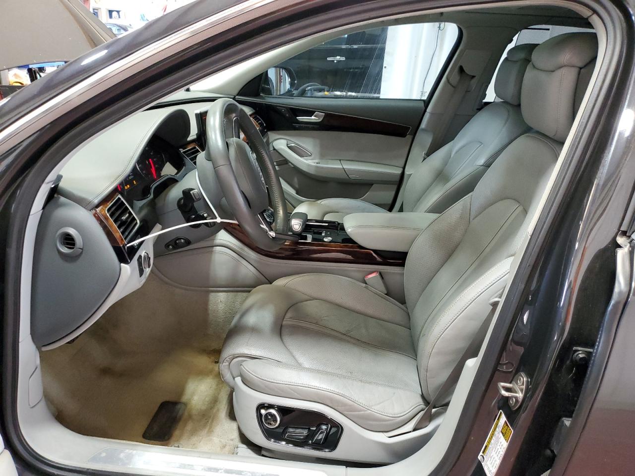 2011 AUDI A8 photo 13