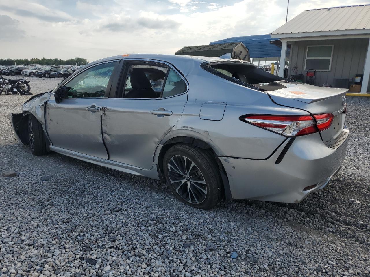 2020 TOYOTA CAMRY SE photo 2
