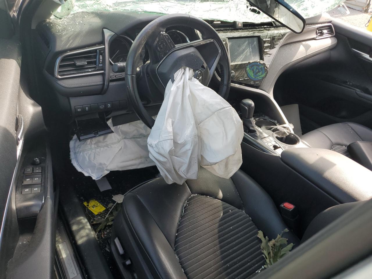 2020 TOYOTA CAMRY SE photo 8