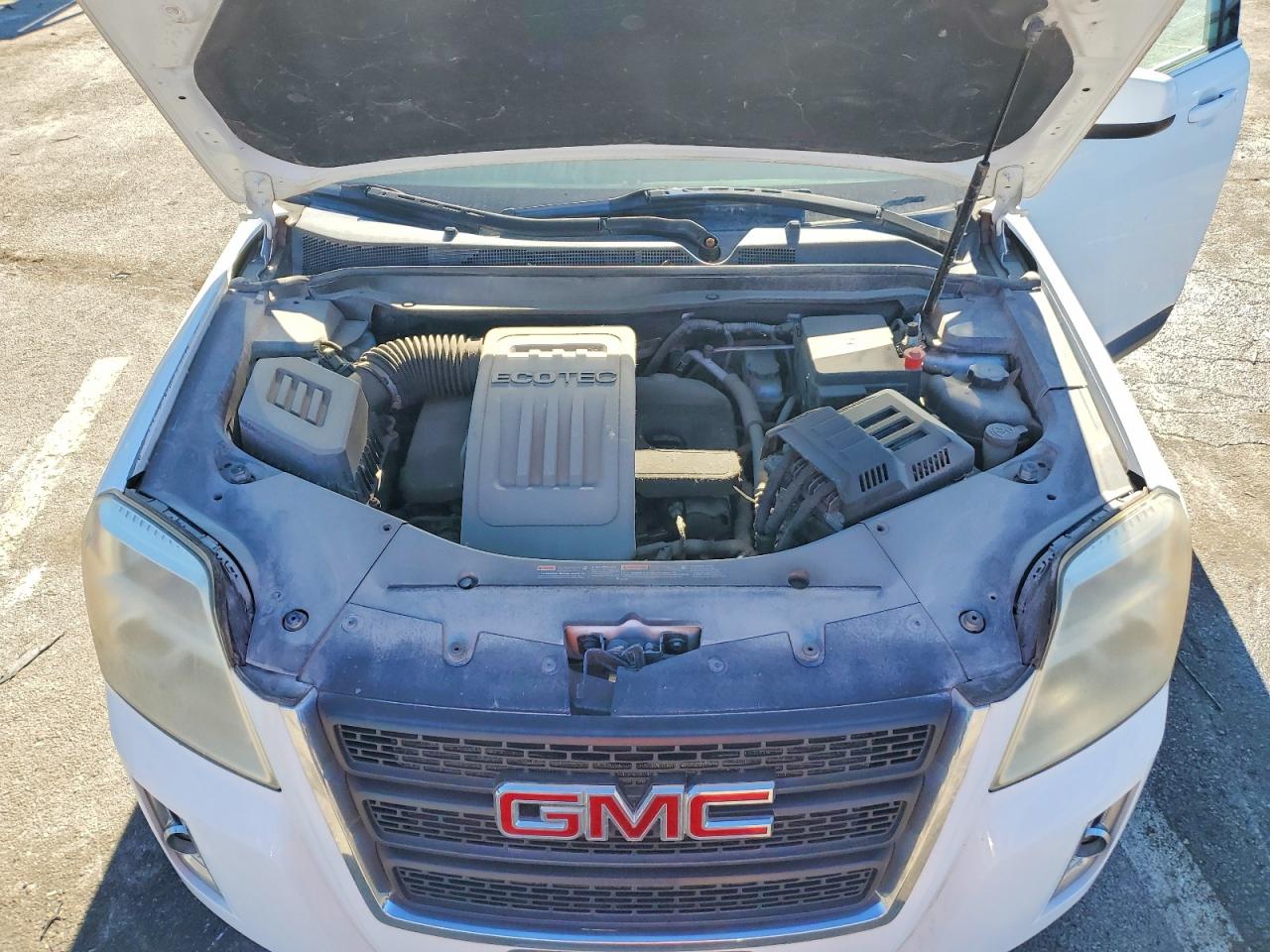 2011 GMC TERRAIN SLE photo 12