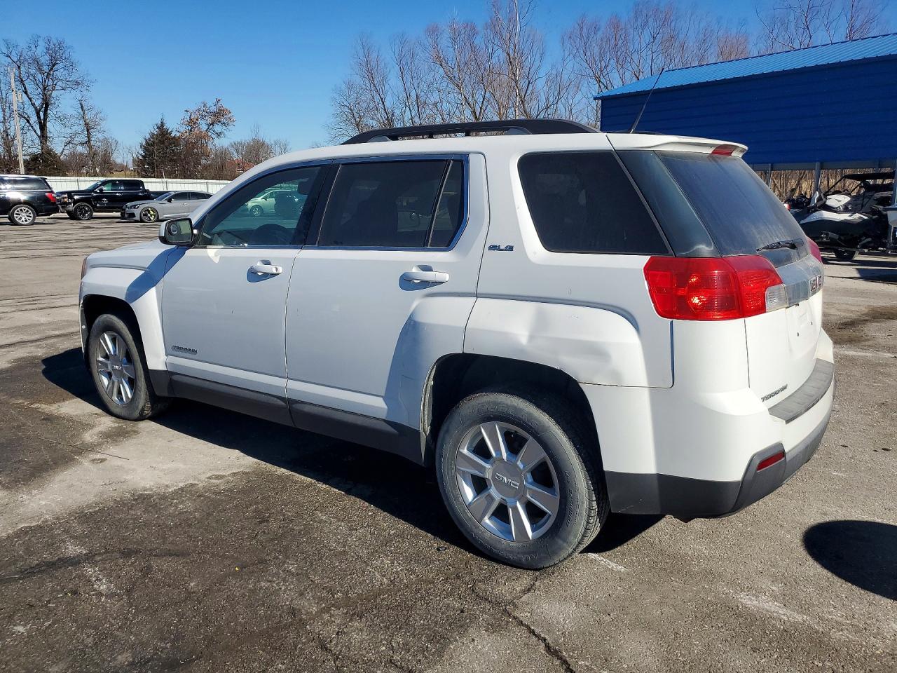 2011 GMC TERRAIN SLE photo 2