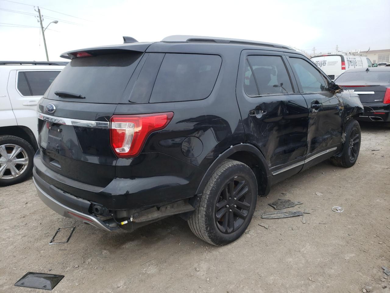 2017 FORD EXPLORER XLT photo 5