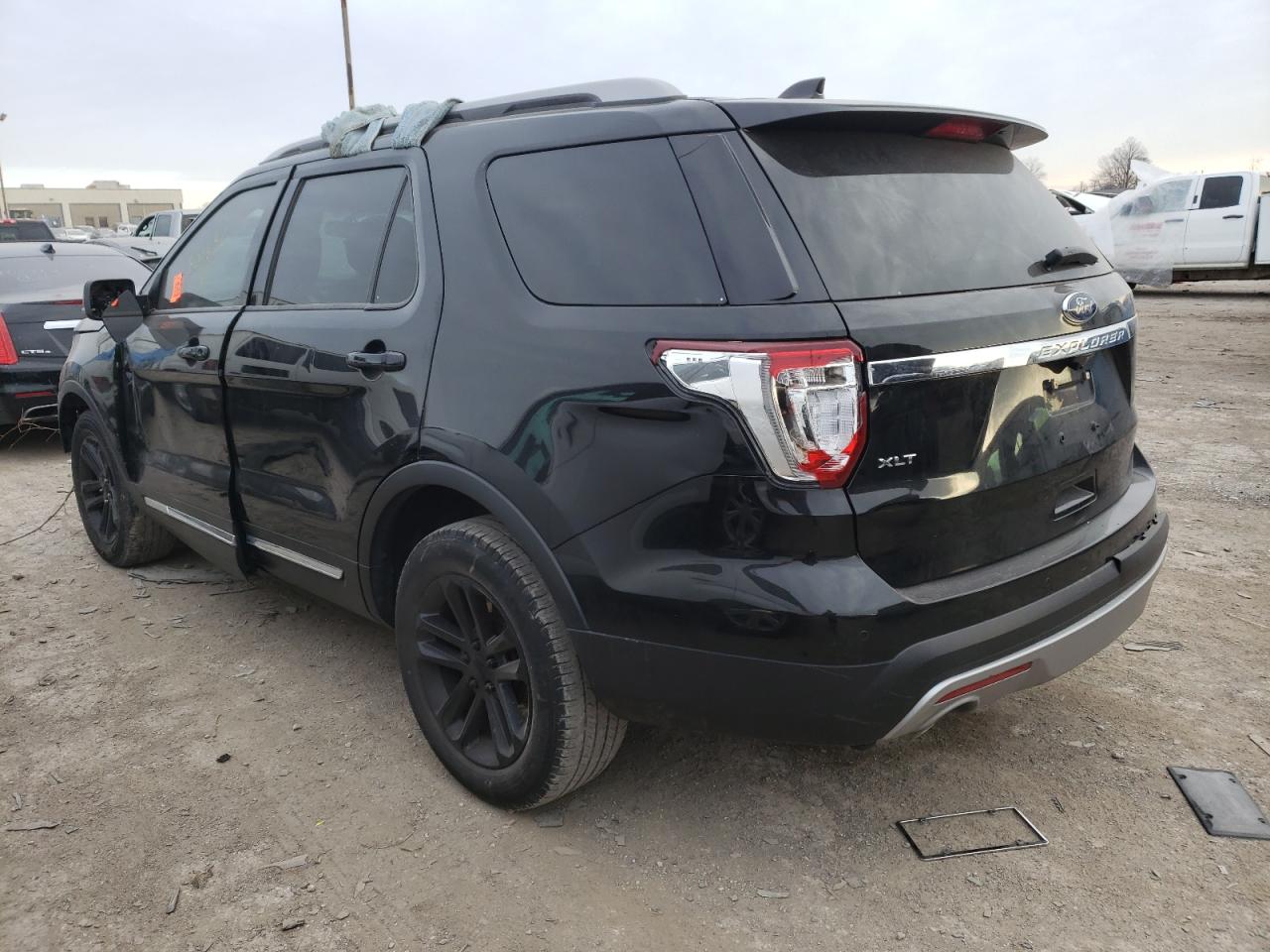 2017 FORD EXPLORER XLT photo 3