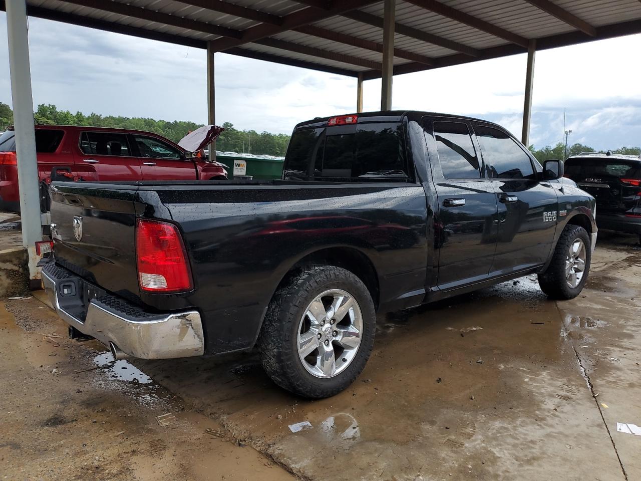 2015 RAM 1500 SLT photo 3