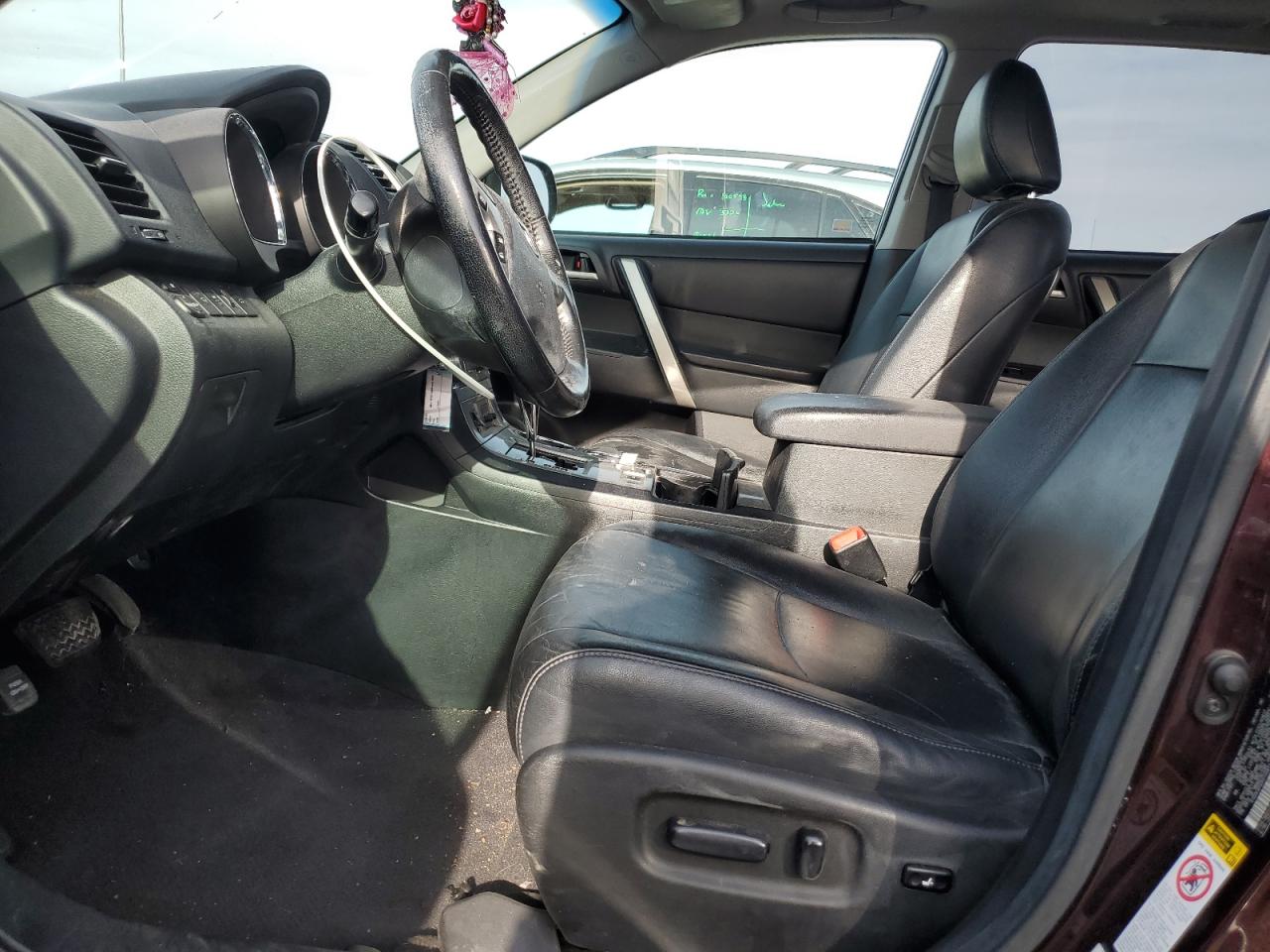 2013 TOYOTA HIGHLANDER SE photo 13
