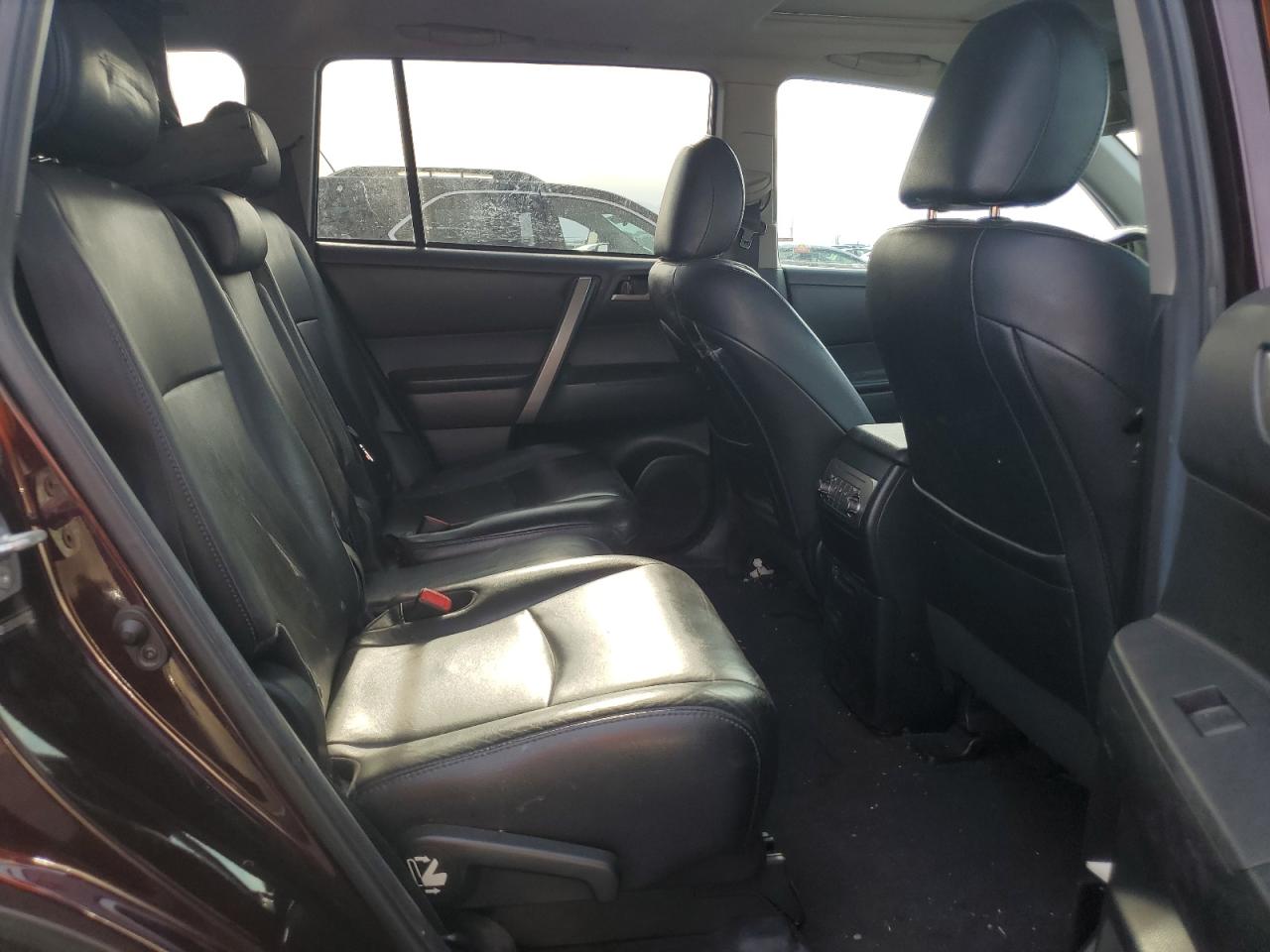 2013 TOYOTA HIGHLANDER SE photo 21