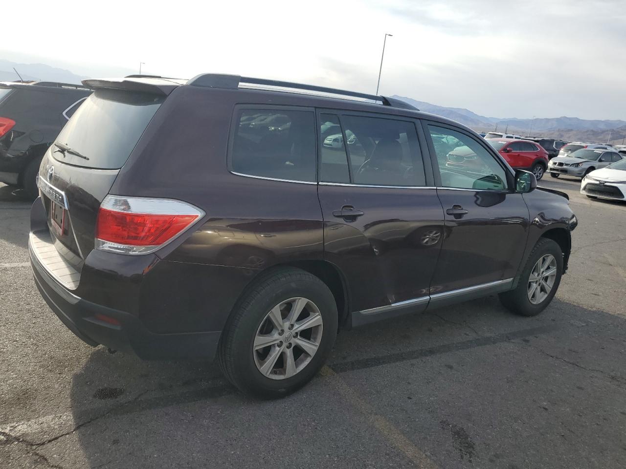 2013 TOYOTA HIGHLANDER SE photo 5