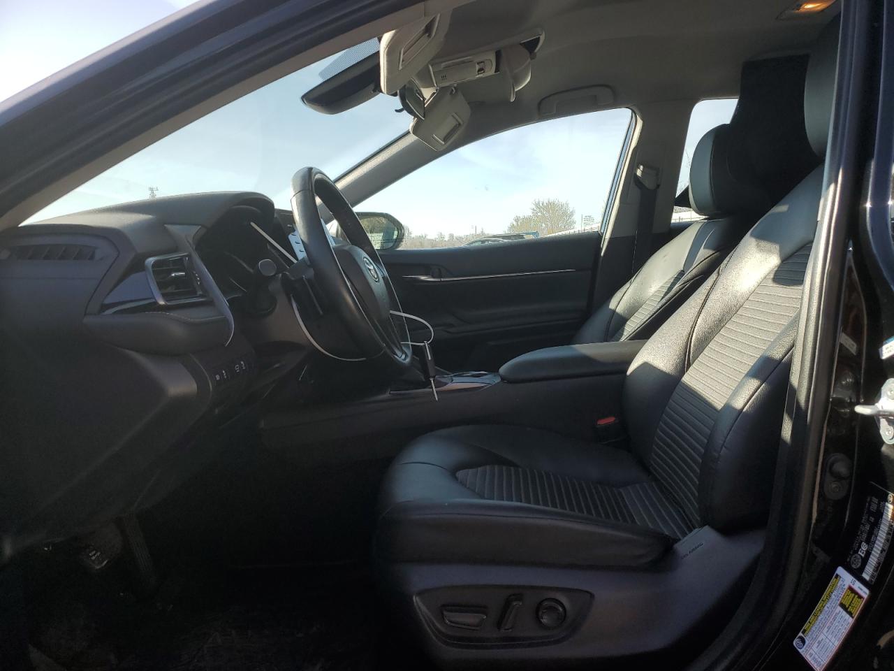 2021 TOYOTA CAMRY SE photo 13