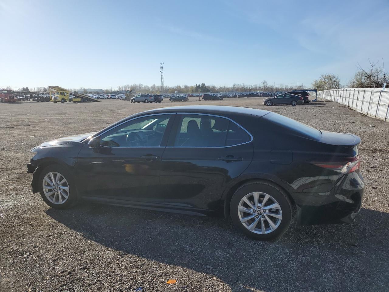 2021 TOYOTA CAMRY SE photo 3
