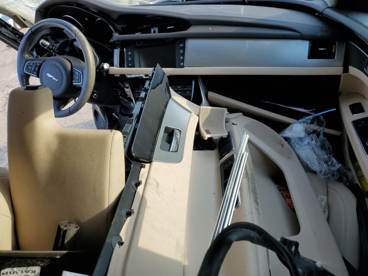 2018 JAGUAR XF PREMIUM photo 15