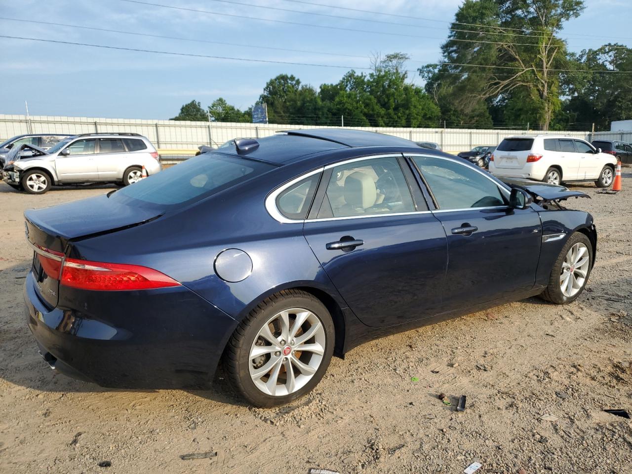 2018 JAGUAR XF PREMIUM photo 5