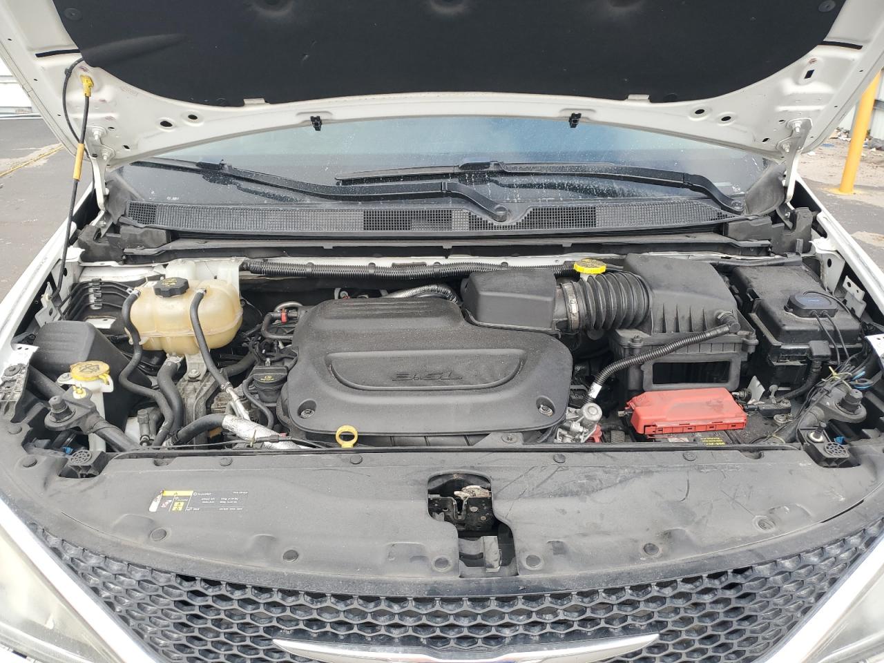 2019 CHRYSLER PACIFICA TOURING L photo 34