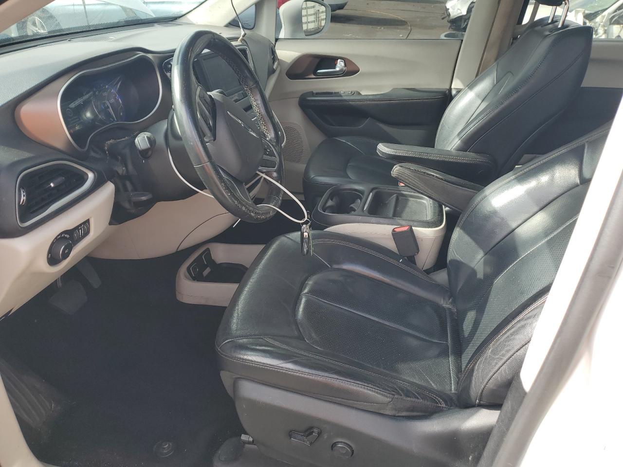 2019 CHRYSLER PACIFICA TOURING L photo 19