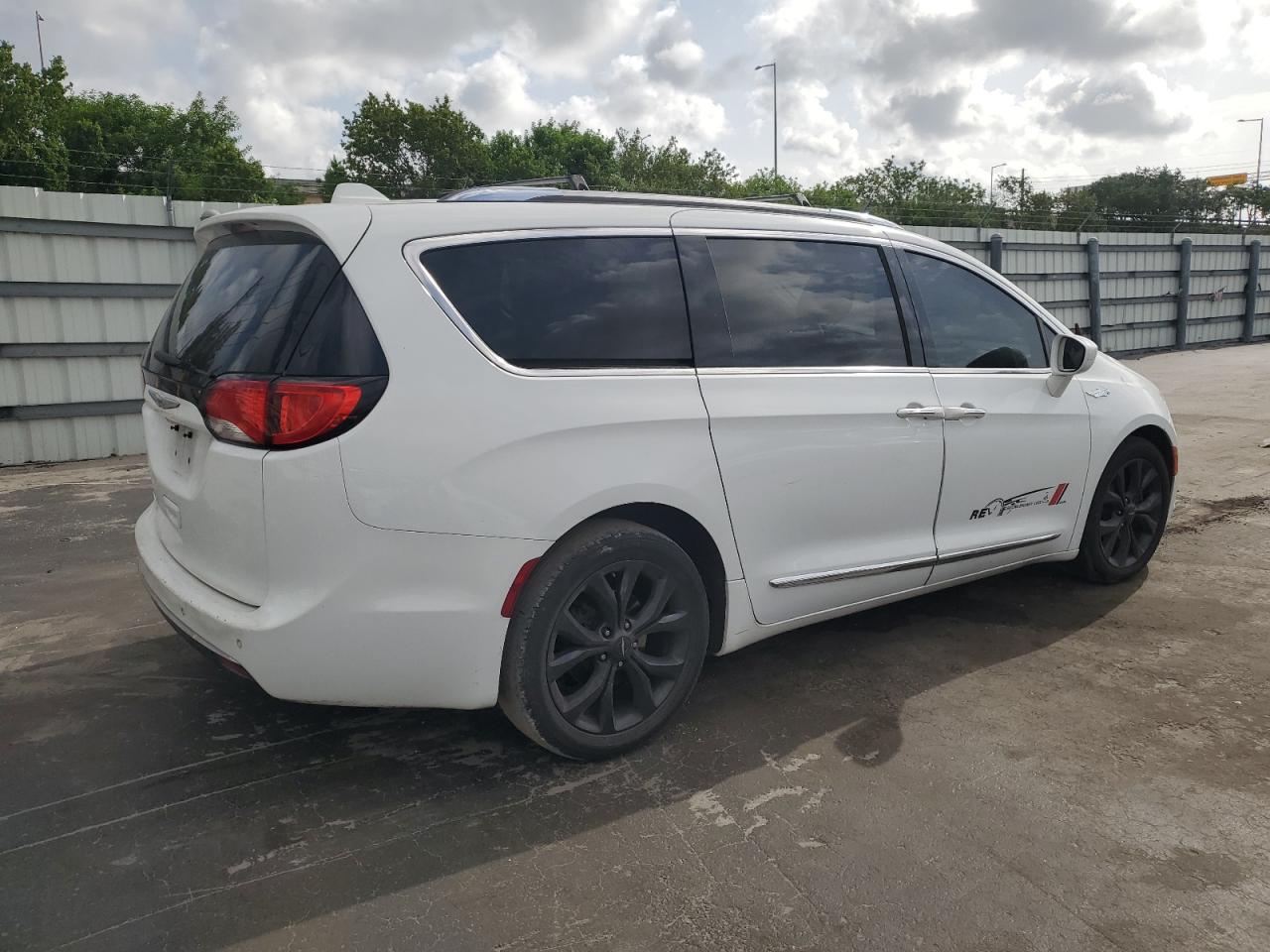 2019 CHRYSLER PACIFICA TOURING L photo 7