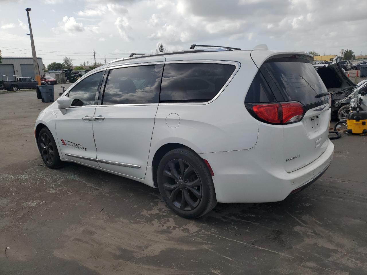 2019 CHRYSLER PACIFICA TOURING L photo 4