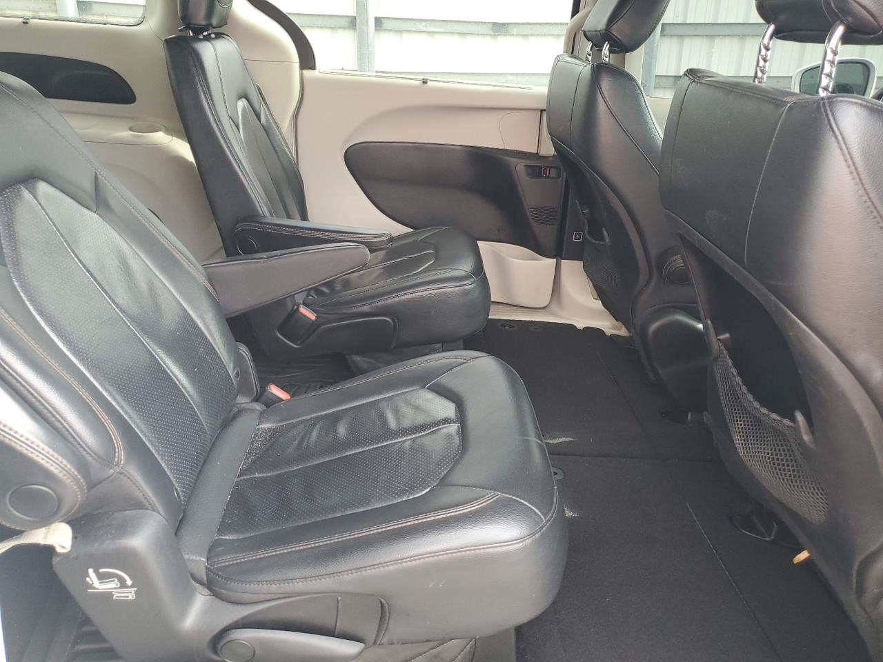 2019 CHRYSLER PACIFICA TOURING L photo 31
