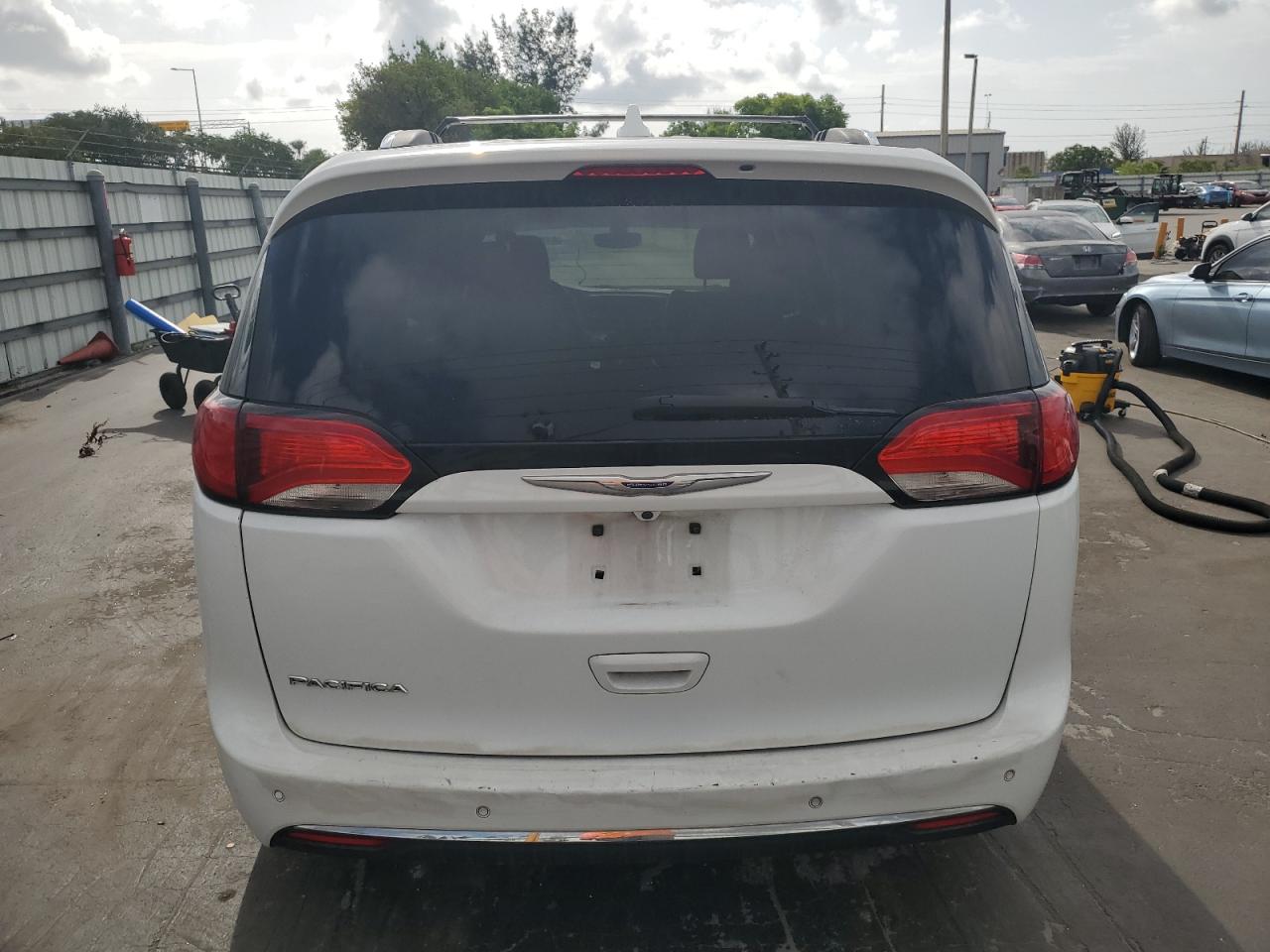 2019 CHRYSLER PACIFICA TOURING L photo 16