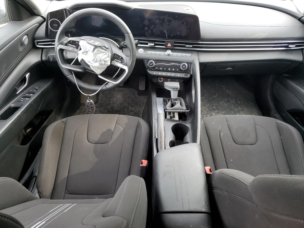 2024 HYUNDAI ELANTRA SEL photo 8
