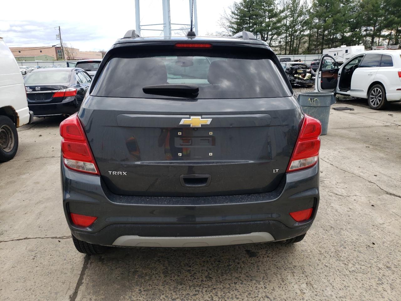 2018 CHEVROLET TRAX 1LT photo 16