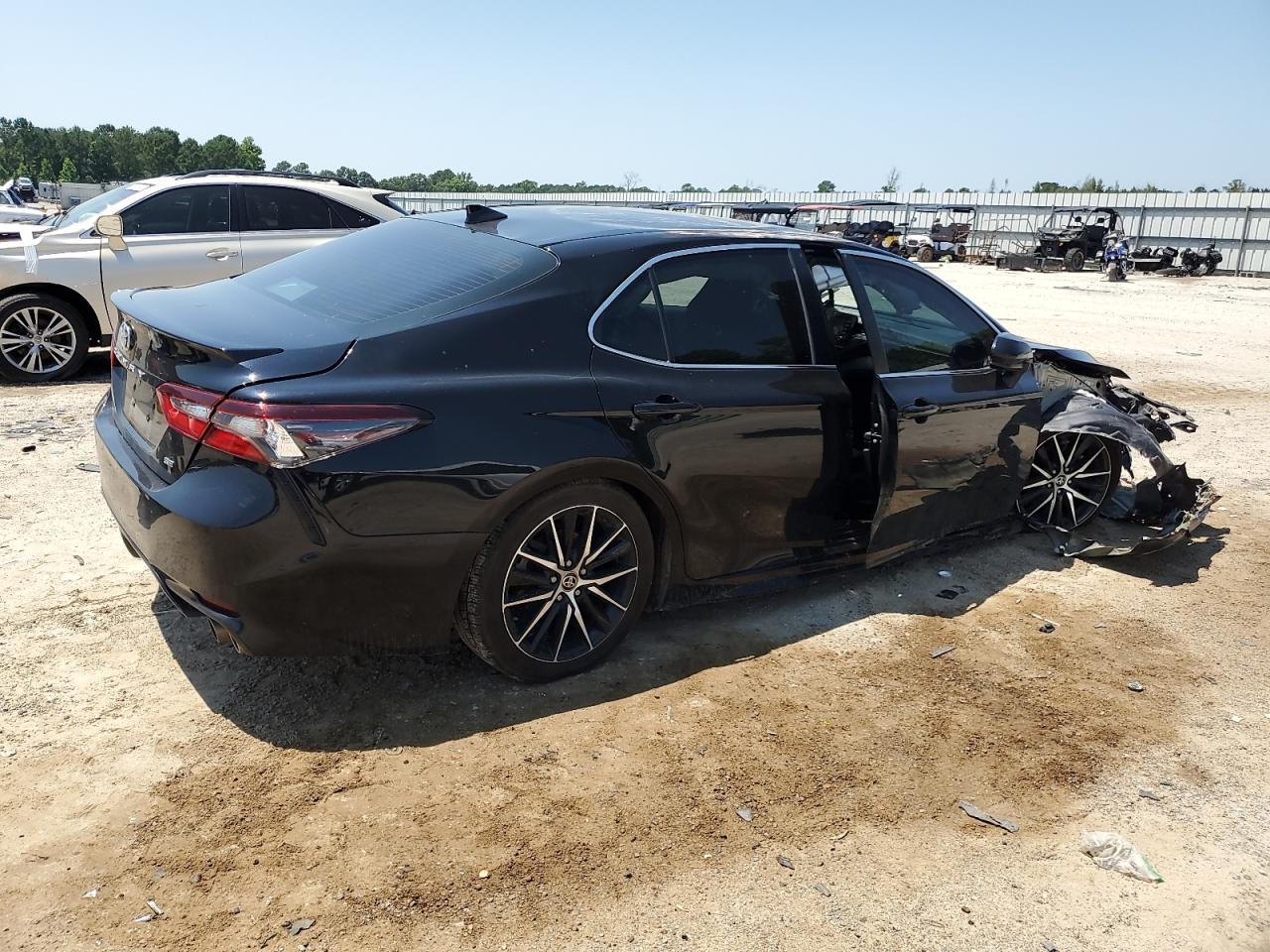 2021 TOYOTA CAMRY SE photo 5
