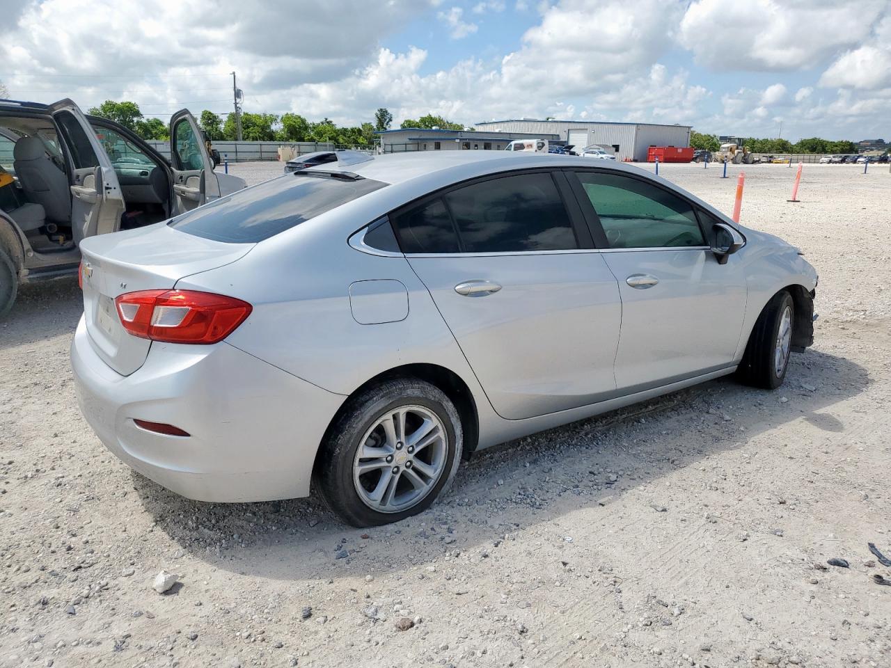 2017 CHEVROLET CRUZE LT photo 5