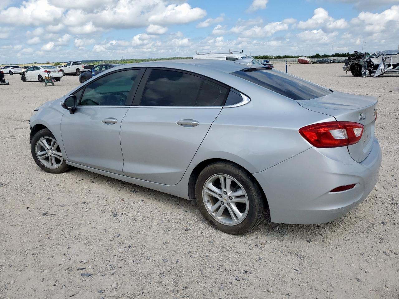 2017 CHEVROLET CRUZE LT photo 3