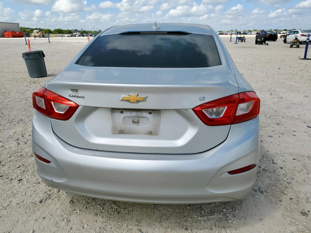 2017 CHEVROLET CRUZE LT photo 11