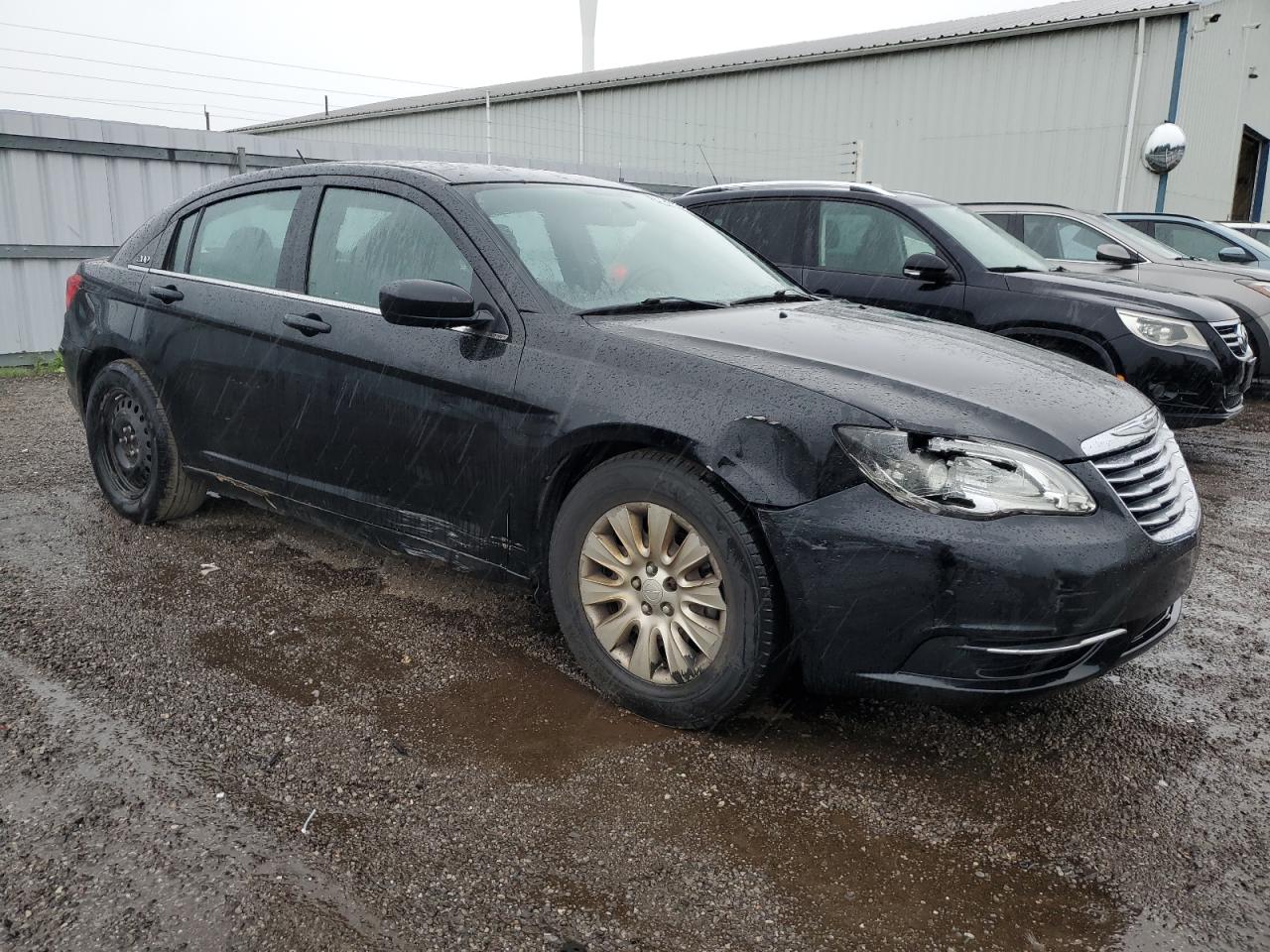 2013 CHRYSLER 200 LX photo 4