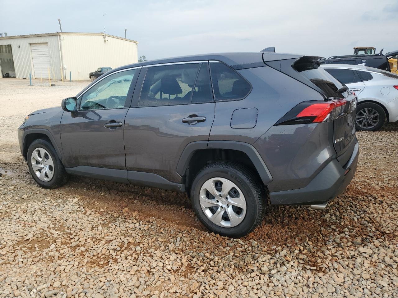 2022 TOYOTA RAV4 LE photo 4