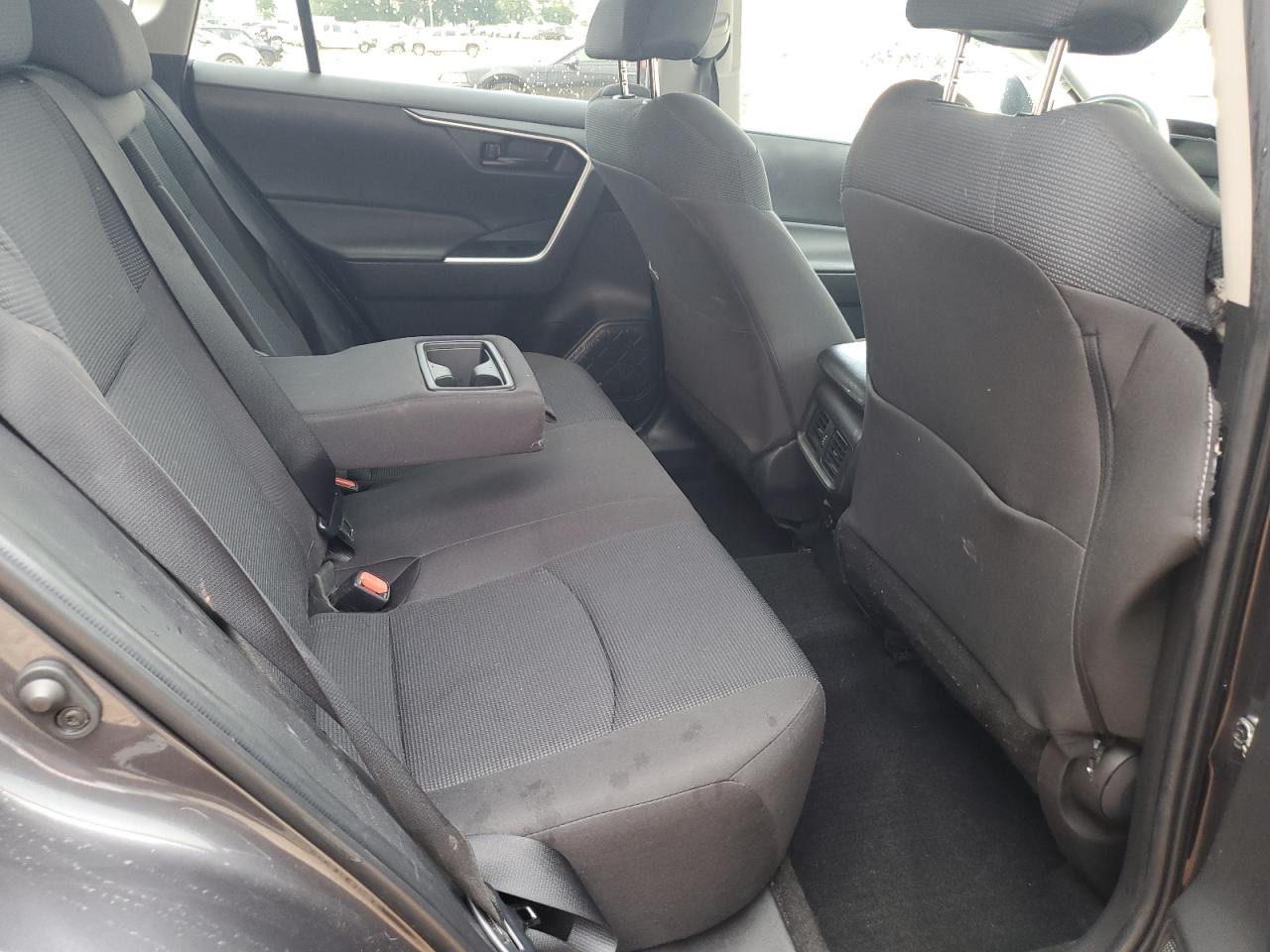 2022 TOYOTA RAV4 LE photo 31