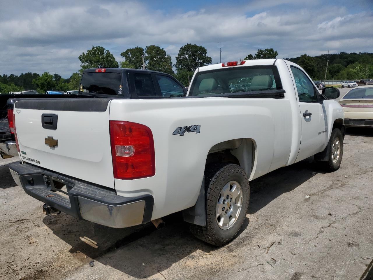 2010 CHEVROLET SILVERADO K1500 photo 3