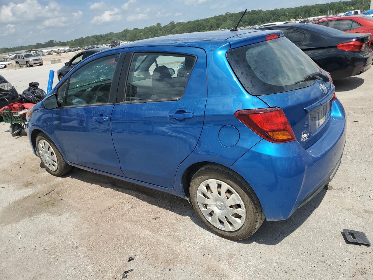 2015 TOYOTA YARIS photo 2