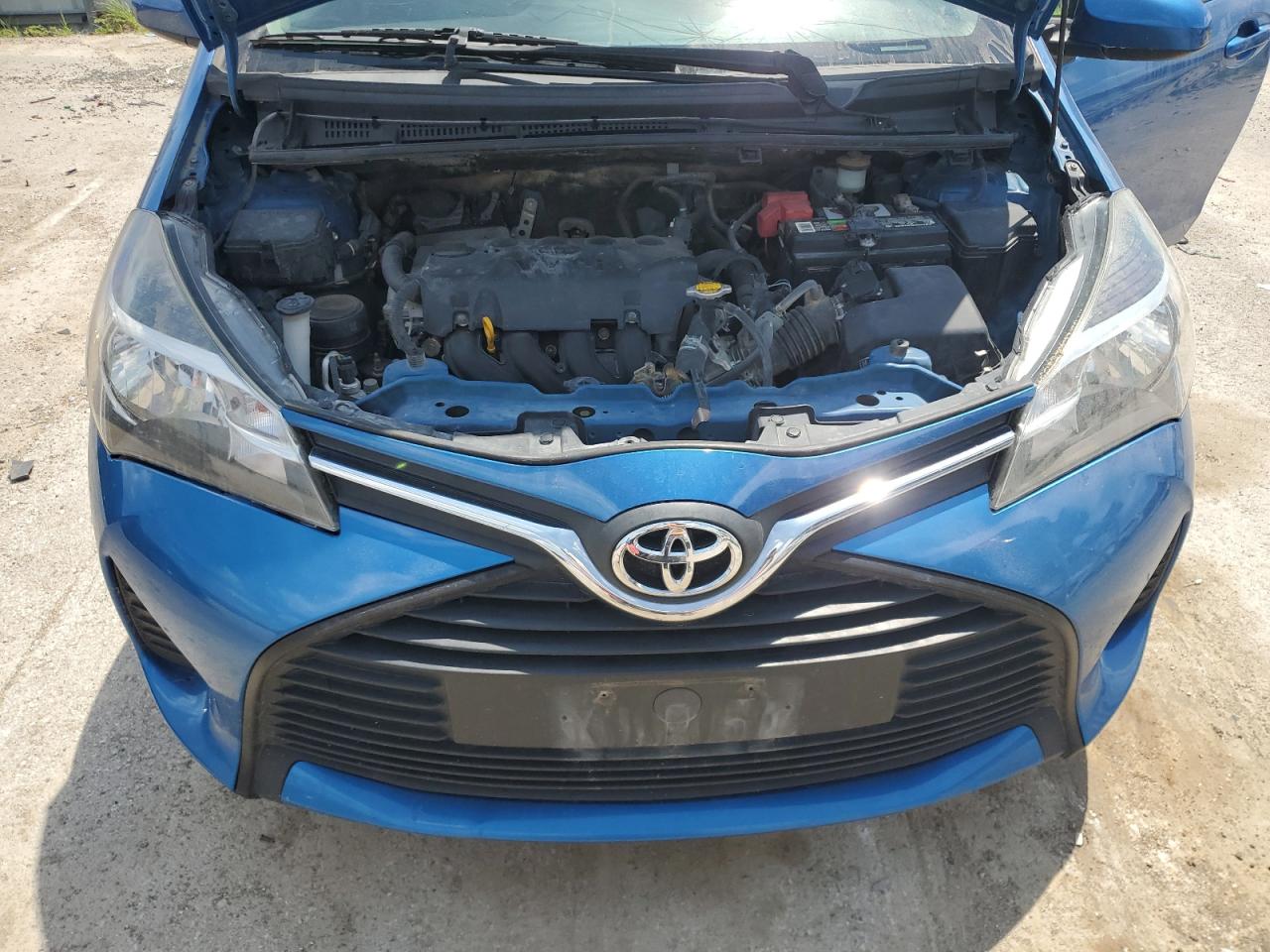 2015 TOYOTA YARIS photo 11