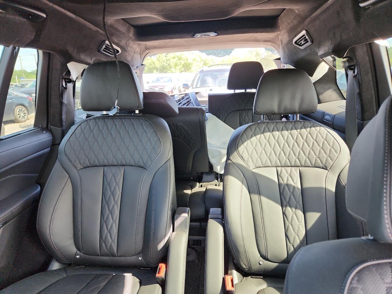 2025 BMW X7 M60I photo 28