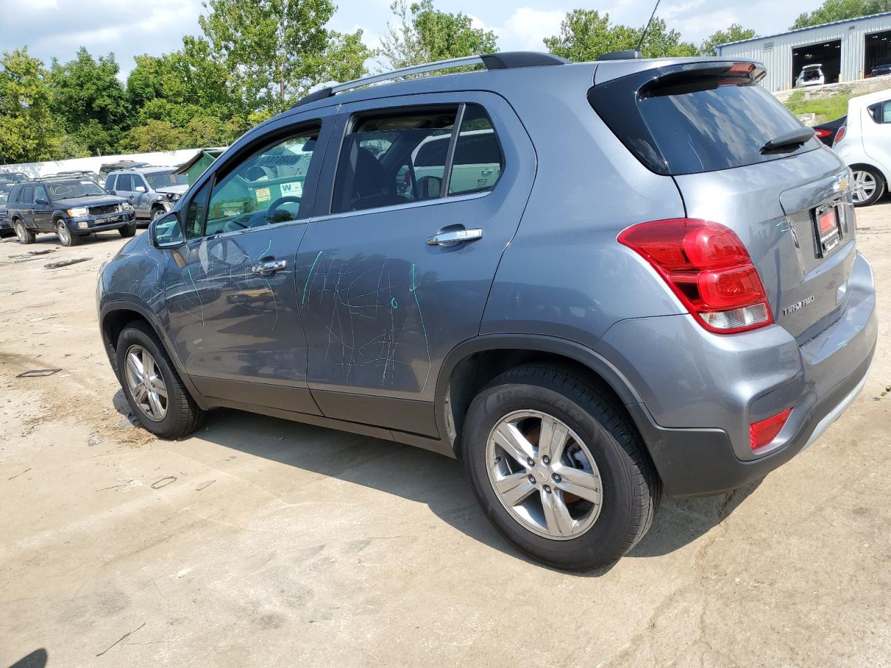 2019 CHEVROLET TRAX 1LT photo 2