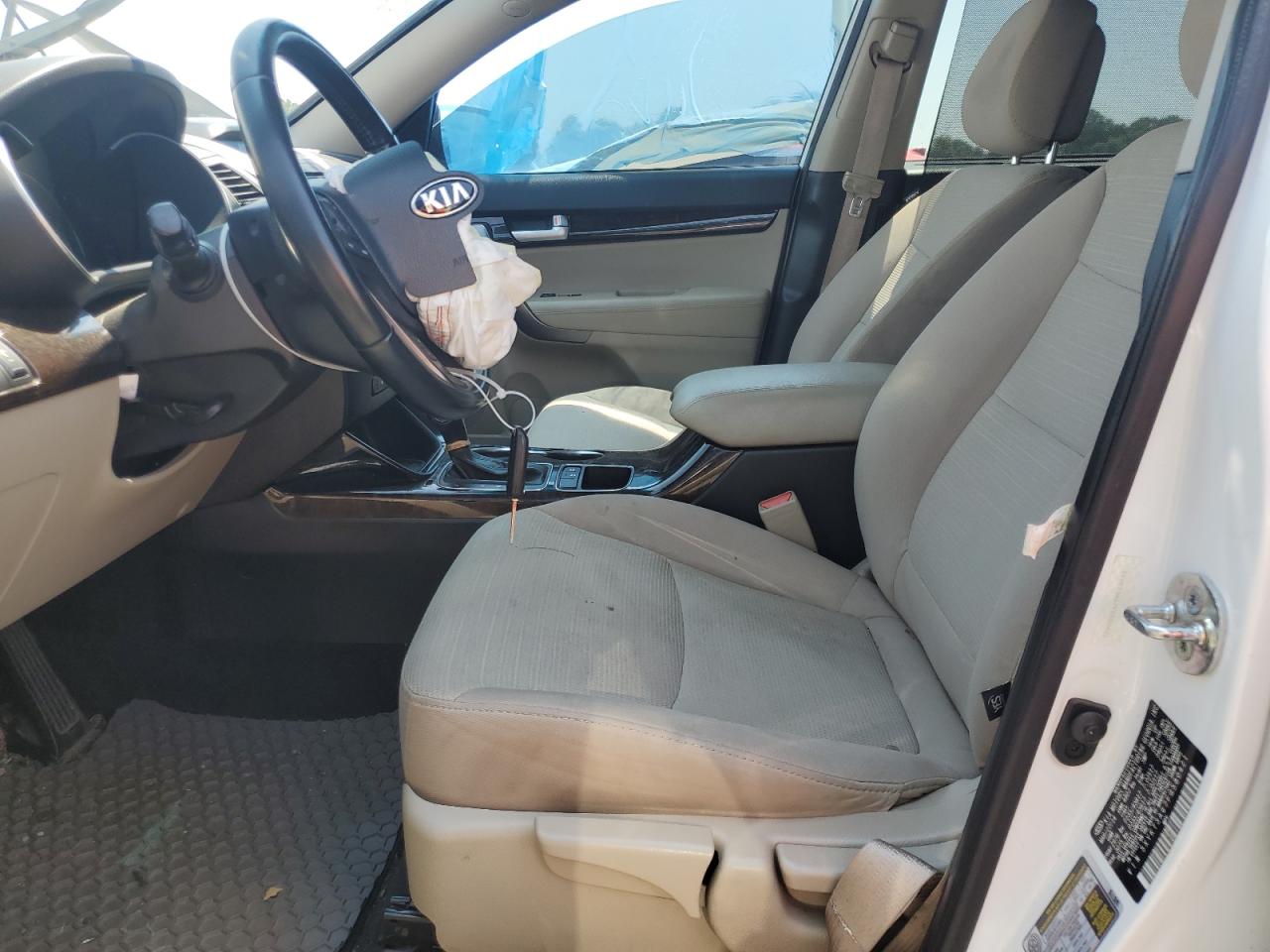 2015 KIA SORENTO LX photo 19