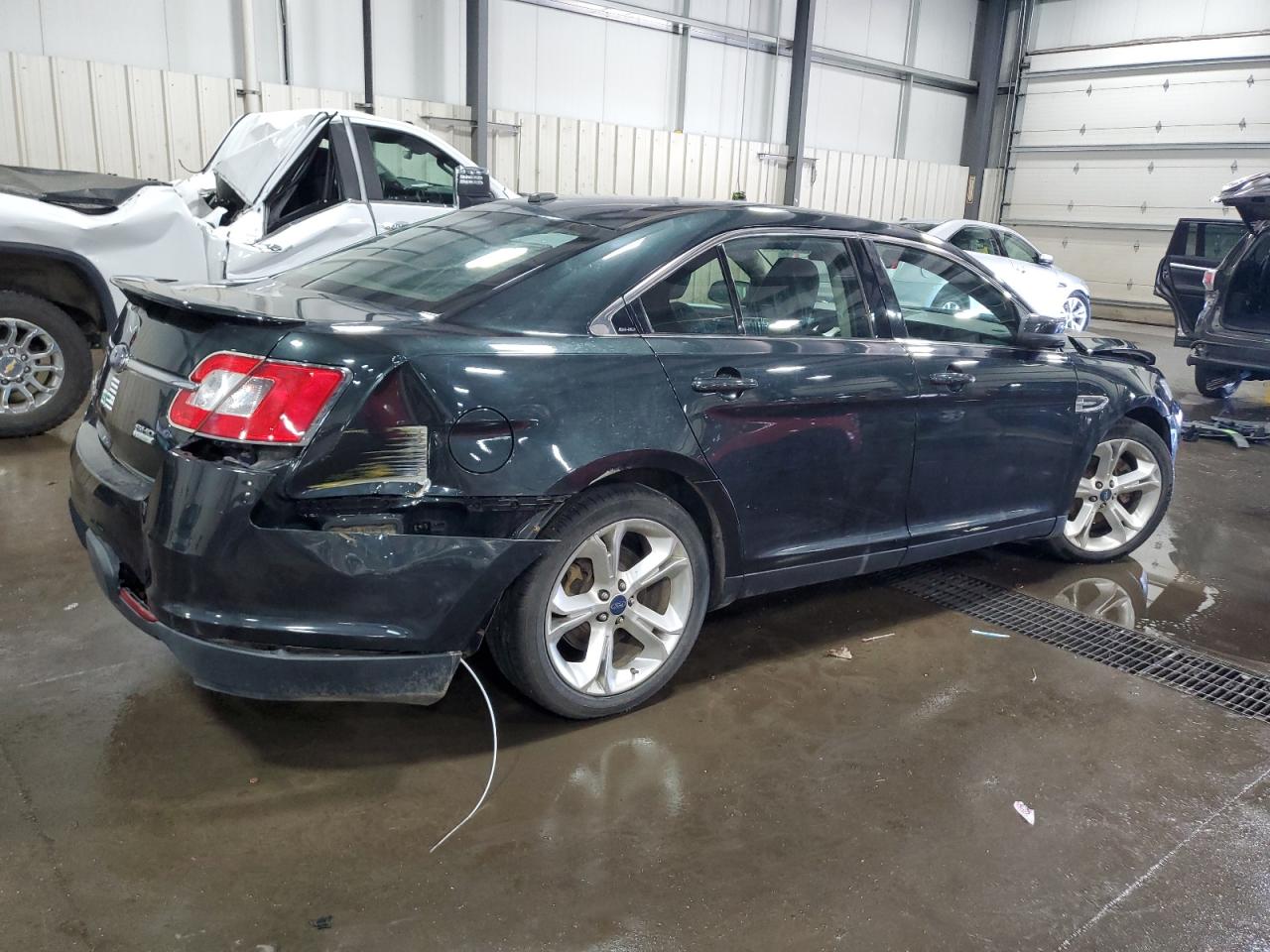 2010 FORD TAURUS SHO photo 3