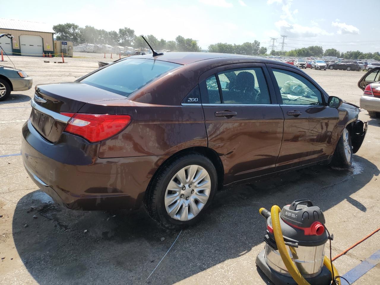 2013 CHRYSLER 200 LX photo 3
