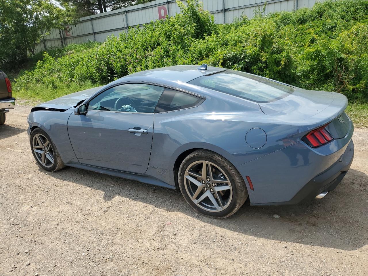 2025 FORD MUSTANG photo 4