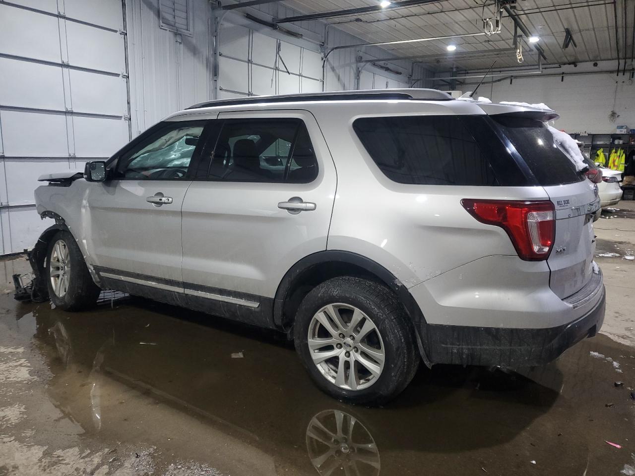2018 FORD EXPLORER XLT photo 4