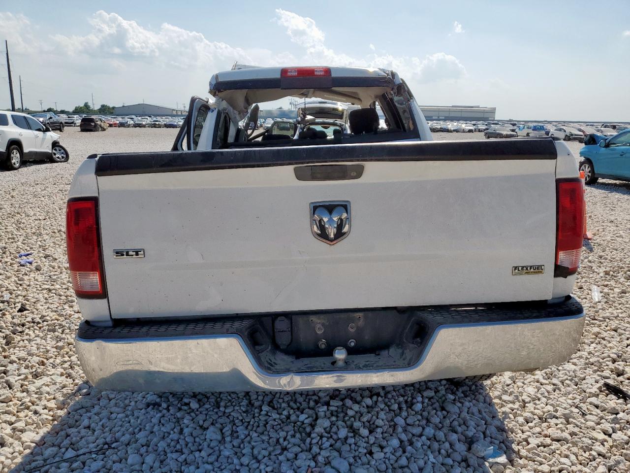 2015 RAM 1500 SLT photo 6