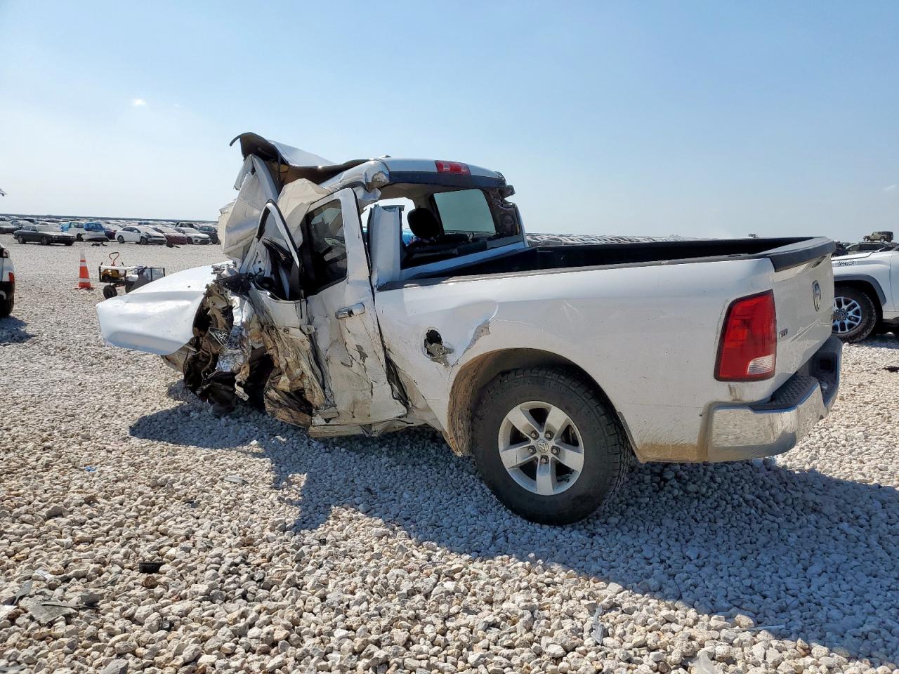 2015 RAM 1500 SLT photo 2