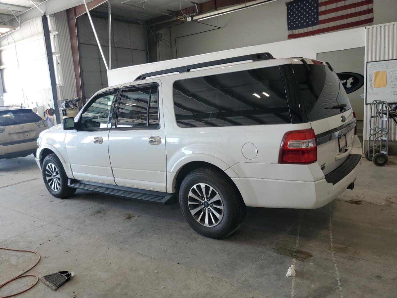 2017 FORD EXPEDITION EL XLT photo 4